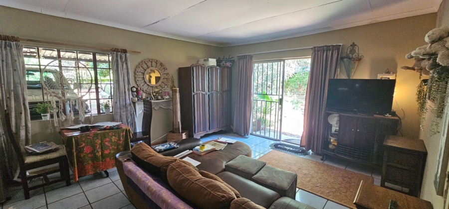 6 Bedroom Property for Sale in Hartbeesfontein North West